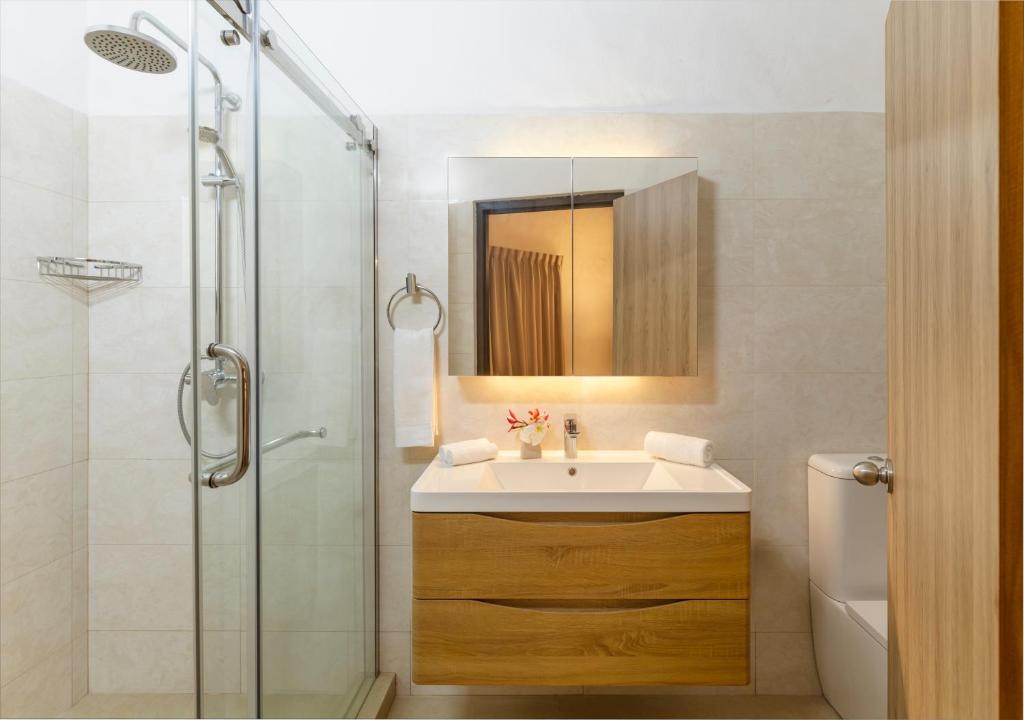 Quadruple Room with Sea View at Eden's Holiday Villas